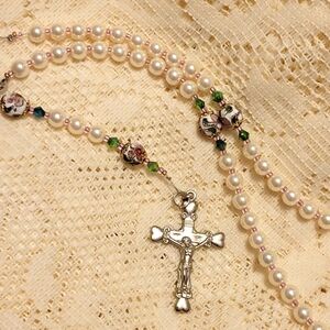 Lot 614... 15" Child's Vatican Style Rosary. White/fuchsia/green. Go Description
